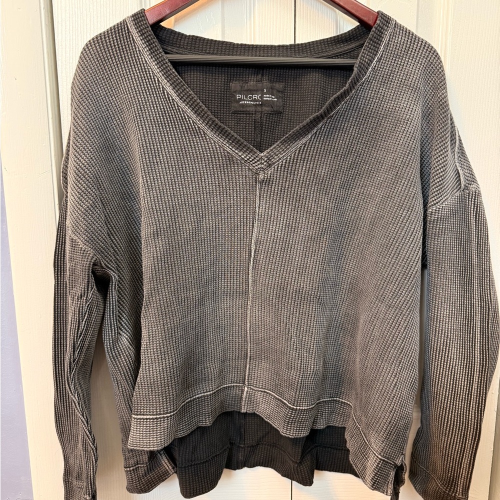Urban Outfitters V-Neck Sweater in Gray